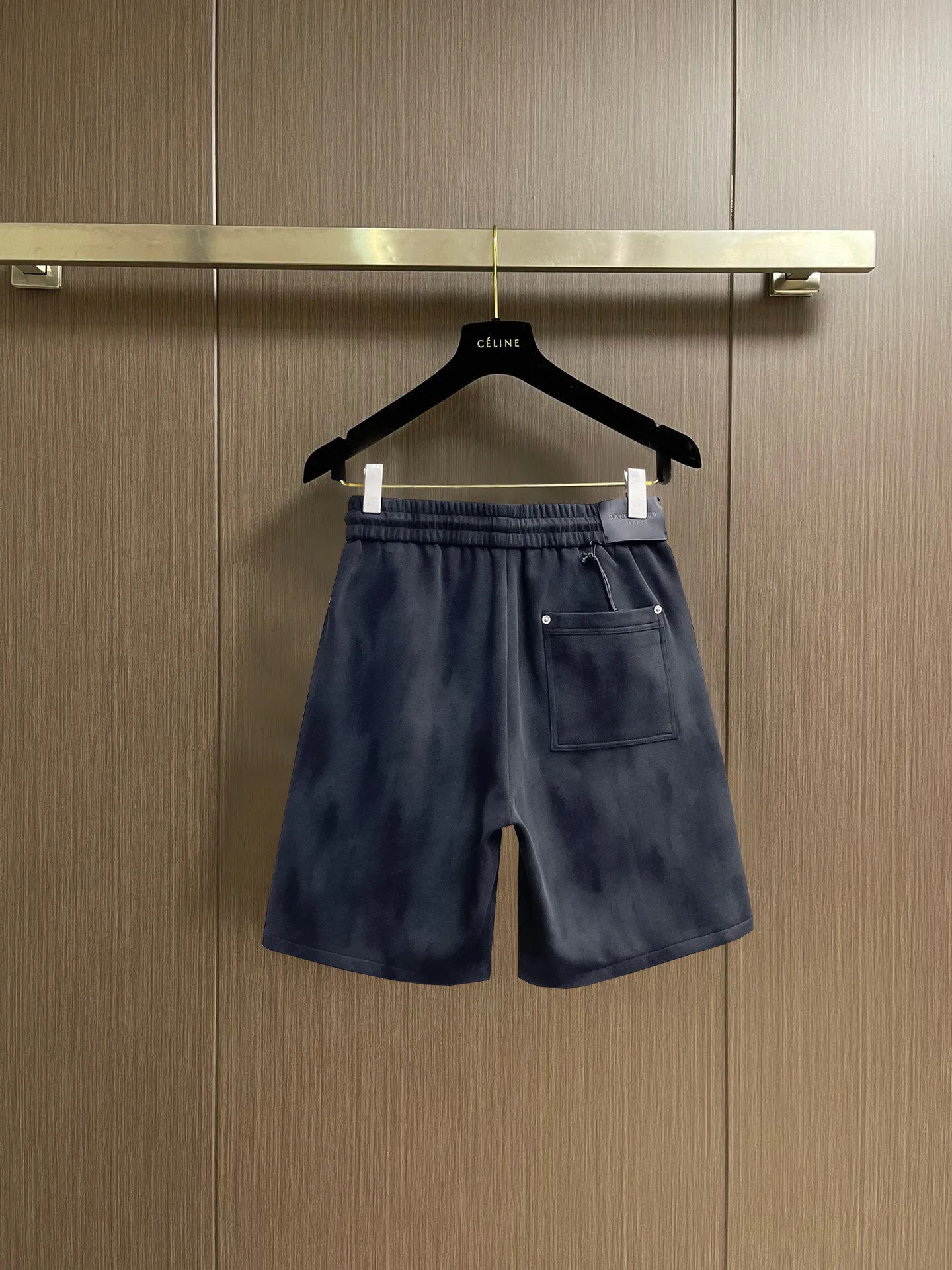 Balenciaga's three-standard complete 2026 summer New Arrival men's casual shorts, advanced custom-made Breathable fabric, Breathable fabric, extremely stretchy and comfortable, impeccable details, top-grade accessories, original logo design concept, delicate and soft feel! The upper body fit is awesome! Size: M-XXXL Please state your height and weight when ordering